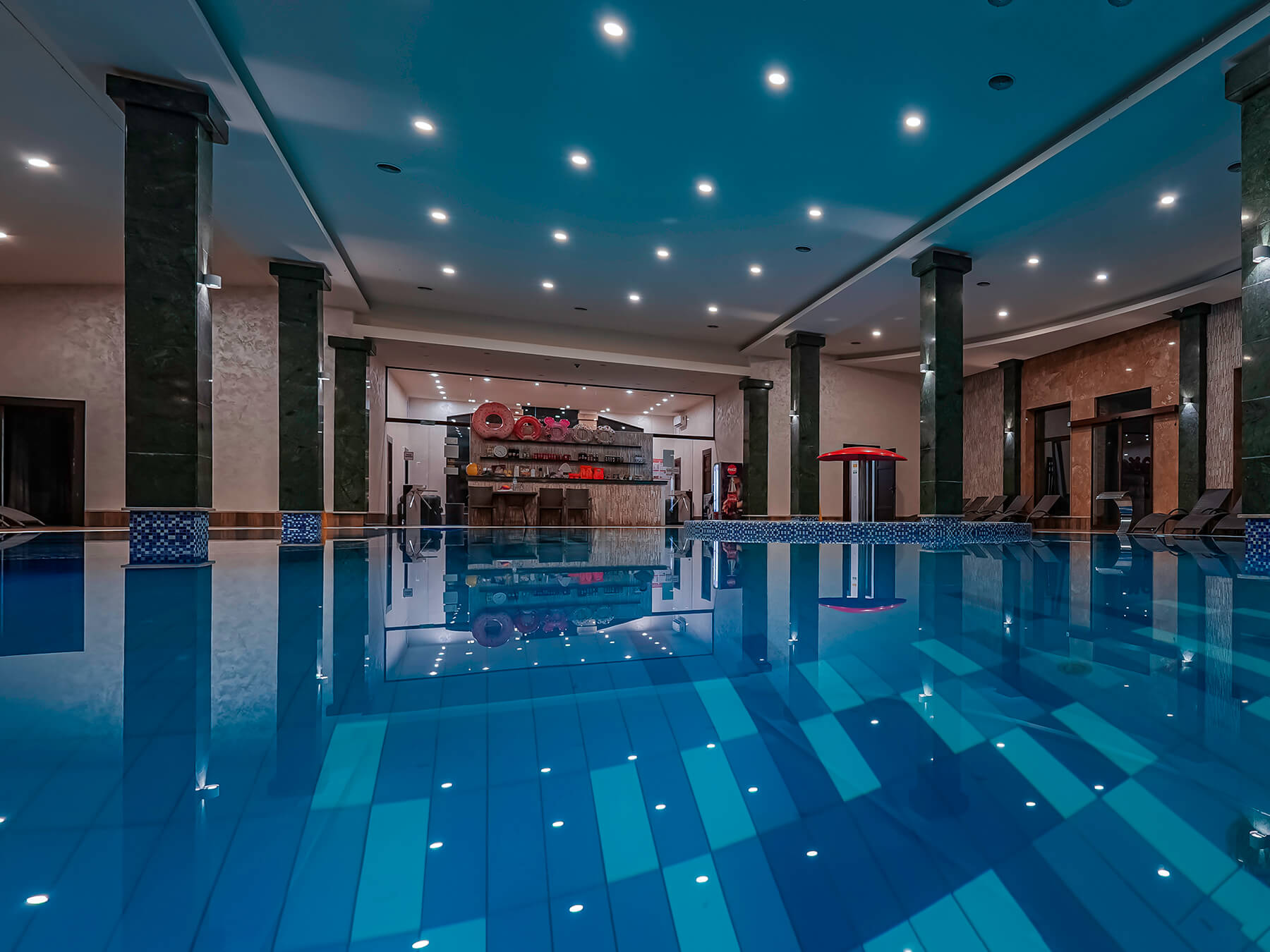 Гуамка отели с бассейном